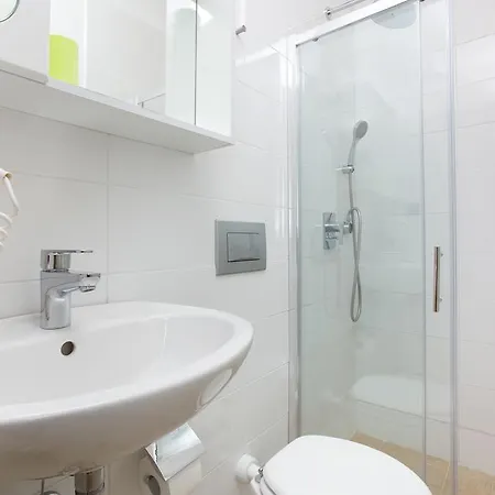 ルームズ ビンカ チューダー