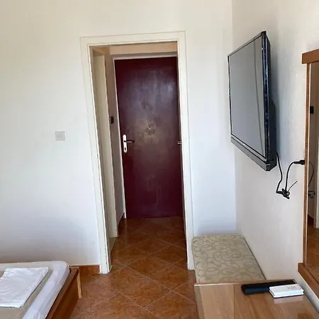 ルームズ ビンカ チューダー ゲストハウス 3*