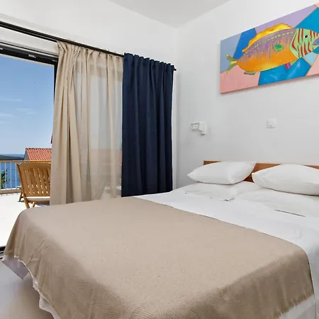 ルームズ ビンカ チューダー ゲストハウス