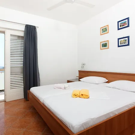 ルームズ ビンカ チューダー ゲストハウス フヴァル