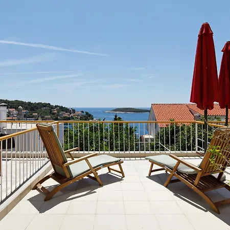 Vinka Tudor Gasthuis Hvar Town